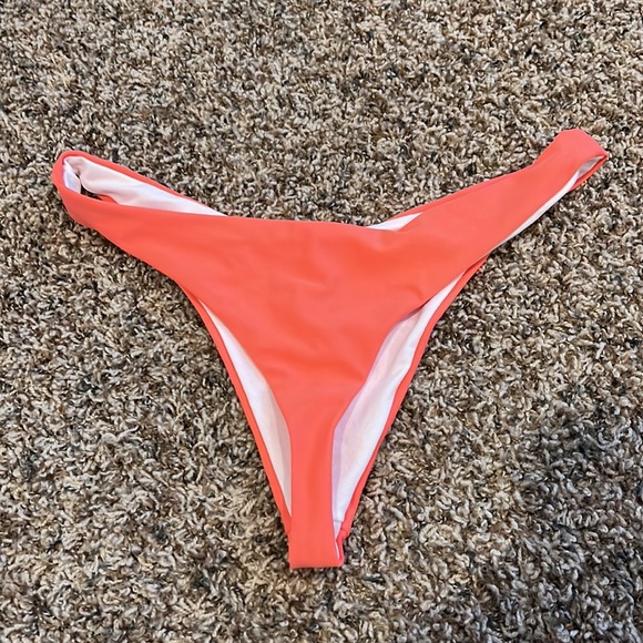 bikini - Picture 3 of 6